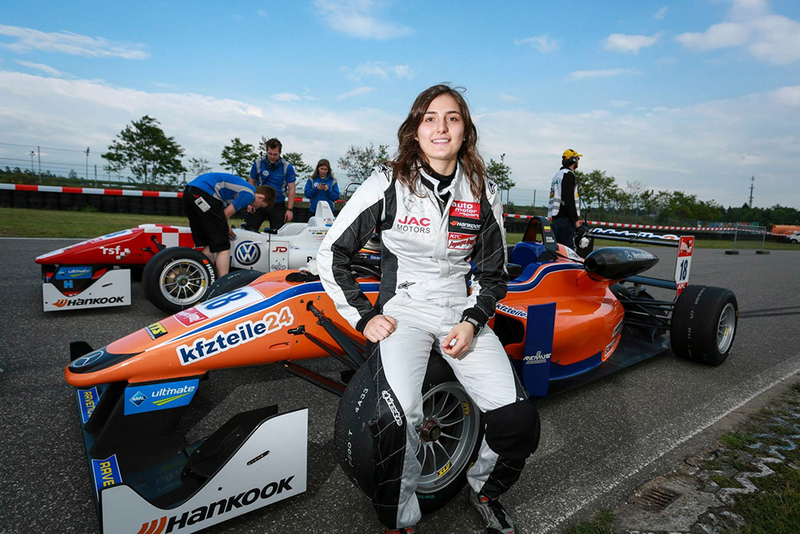 Illustration for article titled How Susie Wolff's Complicated Career May Open The Door For More Women In Racing